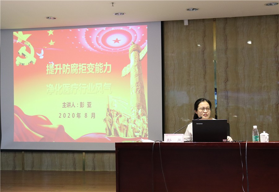 专家作专题辅导讲座.jpg